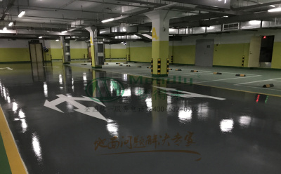 ‌旧地面翻新方案：镜铁区环氧地坪涂层覆盖混凝土裂缝修复技术